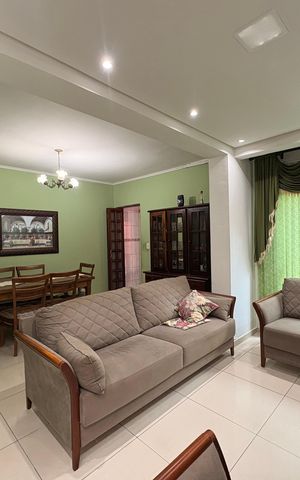 Casa à venda com 148m², 2 quartos e 2 vagas Casa à venda com 148m², 2 quartos e 2 vagasSala