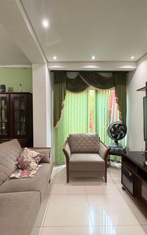 Casa à venda com 148m², 2 quartos e 2 vagas Casa à venda com 148m², 2 quartos e 2 vagasSala
