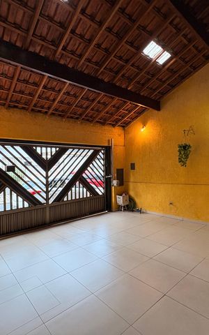 Casa à venda com 148m², 2 quartos e 2 vagas Casa à venda com 148m², 2 quartos e 2 vagasGaragem