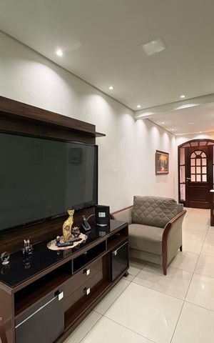 Casa à venda com 148m², 2 quartos e 2 vagas Casa à venda com 148m², 2 quartos e 2 vagasSala