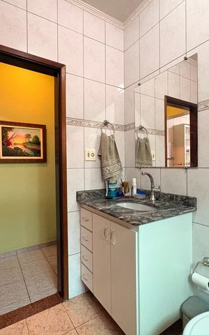 Casa à venda com 148m², 2 quartos e 2 vagas Casa à venda com 148m², 2 quartos e 2 vagasBanheiro