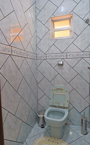 Casa à venda com 250m², 4 quartos e 5 vagasLavabo