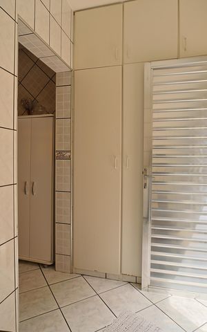 Casa à venda com 250m², 4 quartos e 5 vagasÁrea de Serviço