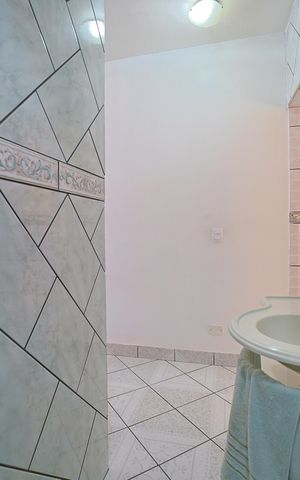 Casa à venda com 250m², 4 quartos e 5 vagasLavabo