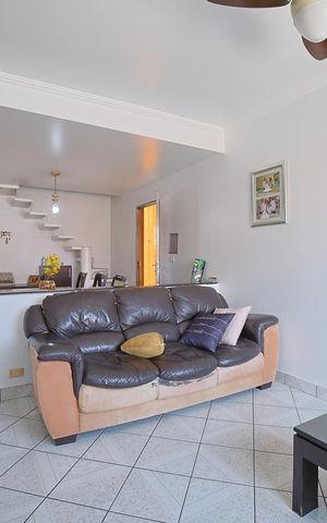 Casa à venda com 250m², 4 quartos e 5 vagasSala