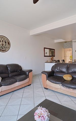 Casa à venda com 250m², 4 quartos e 5 vagasSala