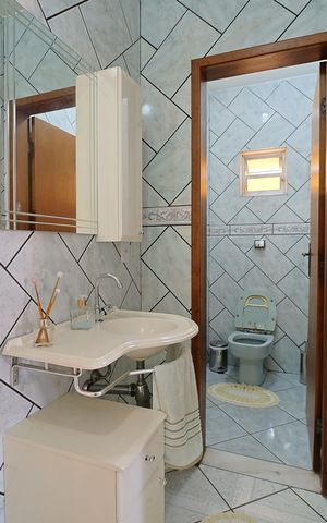 Casa à venda com 250m², 4 quartos e 5 vagasLavabo