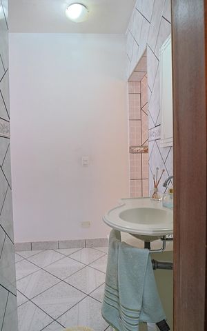 Casa à venda com 250m², 4 quartos e 5 vagasLavabo