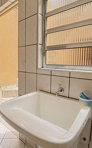 Casa à venda com 250m², 4 quartos e 5 vagasÁrea de Serviço