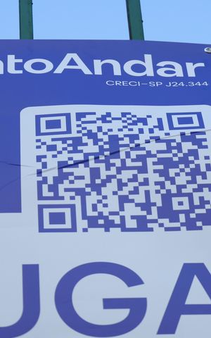 Apartamento para alugar com 42m², 2 quartos e 1 vagaPlaca GRANDE instalado na fachada do condomínio, dia 26.09.2026 - Código da placa: HVTG-219