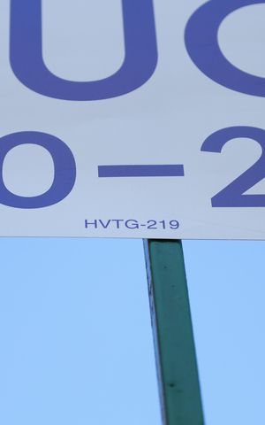 Apartamento para alugar com 42m², 2 quartos e 1 vagaPlaca GRANDE instalado na fachada do condomínio, dia 26.09.2026 - Código da placa: HVTG-219