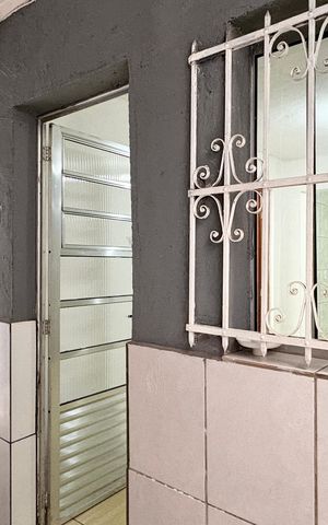Casa para alugar com 70m², 2 quartos e sem vaga Casa para alugar com 70m², 2 quartos e sem vagaCorredor de entrada