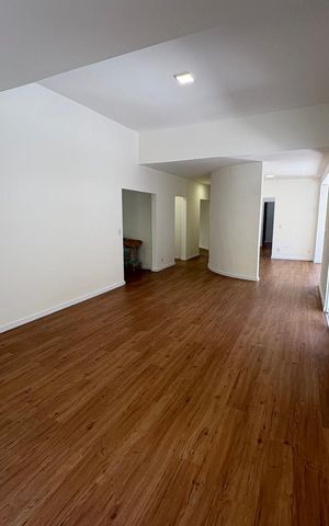 Casa à venda com 317m², 3 quartos e 4 vagas Casa à venda com 317m², 3 quartos e 4 vagasSala
