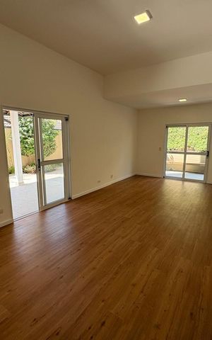 Casa à venda com 317m², 3 quartos e 4 vagas Casa à venda com 317m², 3 quartos e 4 vagasSala