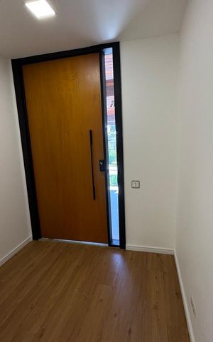 Casa à venda com 317m², 3 quartos e 4 vagas Casa à venda com 317m², 3 quartos e 4 vagasSala