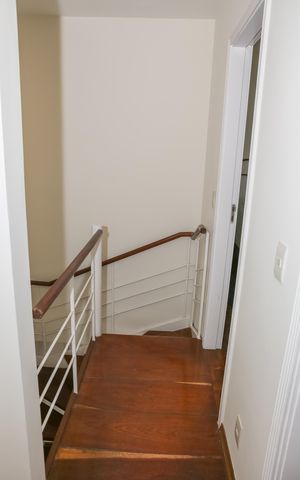 Apartamento à venda com 115m², 3 quartos e 3 vagas Apartamento à venda com 115m², 3 quartos e 3 vagasEscada