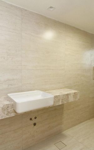 Casa para alugar com 525m², 5 quartos e 10 vagas Casa para alugar com 525m², 5 quartos e 10 vagasBanheiro da Suíte