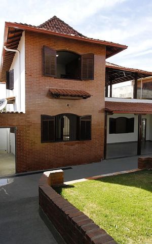 Casa para alugar com 525m², 5 quartos e 10 vagas Casa para alugar com 525m², 5 quartos e 10 vagasÁrea da casa