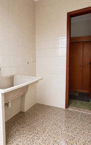 Casa à venda com 373m², 3 quartos e 4 vagas Casa à venda com 373m², 3 quartos e 4 vagasÁrea de serviço