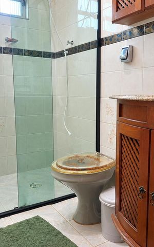 Casa à venda com 373m², 3 quartos e 4 vagas Casa à venda com 373m², 3 quartos e 4 vagasBanheiro Suíte 1