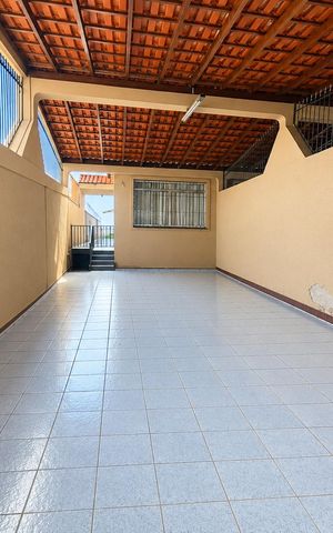 Casa à venda com 373m², 3 quartos e 4 vagas Casa à venda com 373m², 3 quartos e 4 vagasÁrea externa
