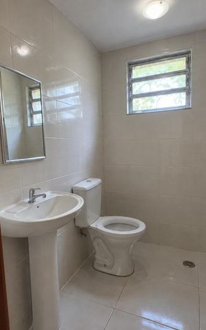 Casa à venda com 373m², 3 quartos e 4 vagas Casa à venda com 373m², 3 quartos e 4 vagasBanheiro 2