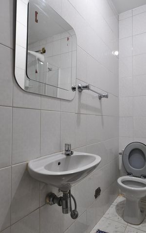 Casa à venda com 190m², 4 quartos e 1 vagaBanheiro 1