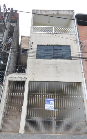 Casa para alugar com 140m², 5 quartos e 1 vagaFachada