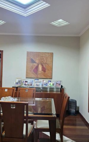 Casa à venda com 310m², 3 quartos e 10 vagasSala