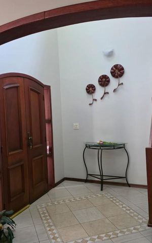 Casa à venda com 310m², 3 quartos e 10 vagasSala