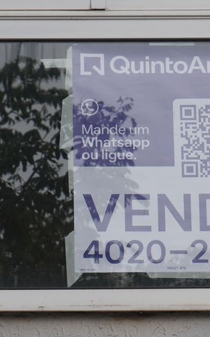 Apartamento à venda com 45m², 2 quartos e 1 vagaPlaquinha instalada na fachada  com vista para rua lateral NNQT - 872