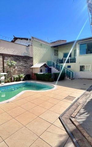 Casa à venda com 200m², 4 quartos e 3 vagas Casa à venda com 200m², 4 quartos e 3 vagasPiscina