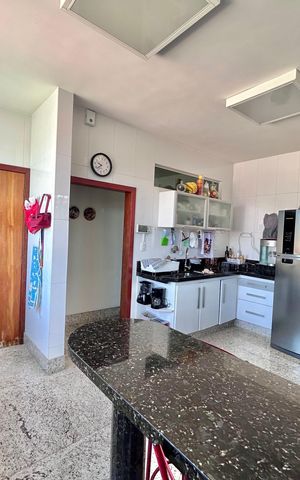 Casa à venda com 200m², 4 quartos e 3 vagas Casa à venda com 200m², 4 quartos e 3 vagasCozinha