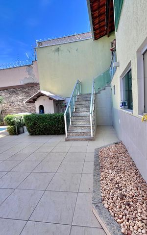 Casa à venda com 200m², 4 quartos e 3 vagas Casa à venda com 200m², 4 quartos e 3 vagasÁrea comum
