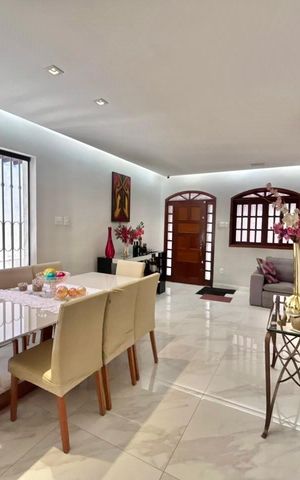 Casa à venda com 200m², 4 quartos e 3 vagas Casa à venda com 200m², 4 quartos e 3 vagasCopa