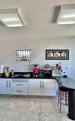 Casa à venda com 200m², 4 quartos e 3 vagas Casa à venda com 200m², 4 quartos e 3 vagasCozinha