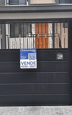 Casa à venda com 108m², 3 quartos e 3 vagas Casa à venda com 108m², 3 quartos e 3 vagasFachada
