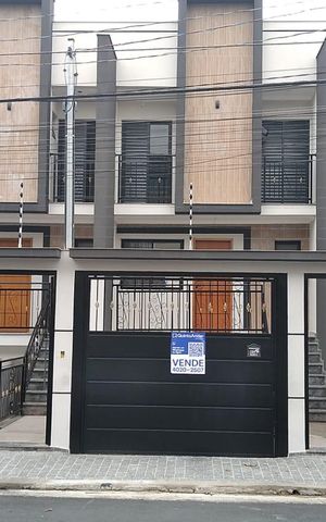 Casa à venda com 108m², 3 quartos e 3 vagas Casa à venda com 108m², 3 quartos e 3 vagasFachada