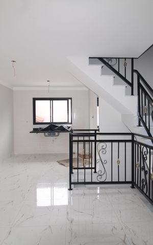 Casa à venda com 108m², 3 quartos e 3 vagasSala / Cozinha