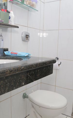 Casa à venda com 108m², 4 quartos e 3 vagas Casa à venda com 108m², 4 quartos e 3 vagasBanheiro de cima