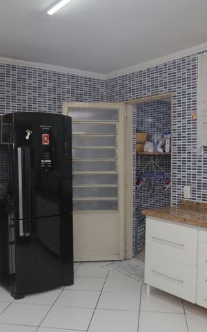 Casa à venda com 108m², 4 quartos e 3 vagas Casa à venda com 108m², 4 quartos e 3 vagasCozinha