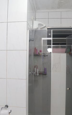 Casa à venda com 108m², 4 quartos e 3 vagas Casa à venda com 108m², 4 quartos e 3 vagasBanheiro de cima