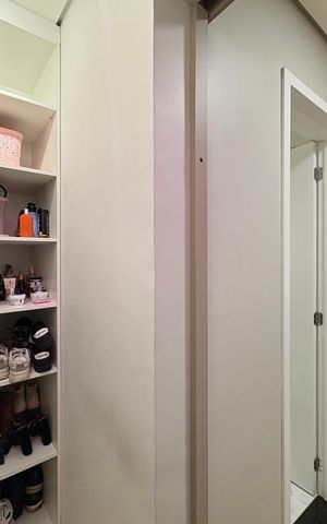 Apartamento à venda com 84m², 2 quartos e 2 vagas Apartamento à venda com 84m², 2 quartos e 2 vagasCloset da suíte