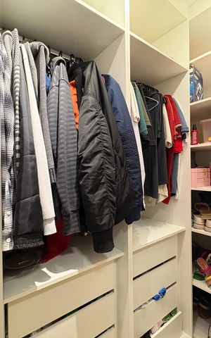 Apartamento à venda com 84m², 2 quartos e 2 vagas Apartamento à venda com 84m², 2 quartos e 2 vagasCloset da suíte