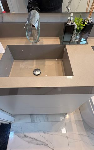 Apartamento à venda com 84m², 2 quartos e 2 vagas Apartamento à venda com 84m², 2 quartos e 2 vagasBanheiro da Suíte