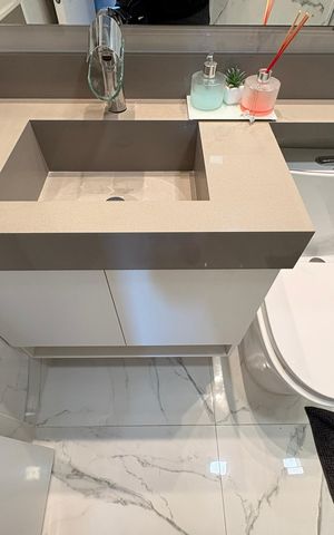 Apartamento à venda com 84m², 2 quartos e 2 vagas Apartamento à venda com 84m², 2 quartos e 2 vagasBanheiro