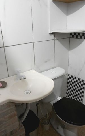 Casa à venda com 50m², 1 quarto e sem vaga Casa à venda com 50m², 1 quarto e sem vagaBanheiro
