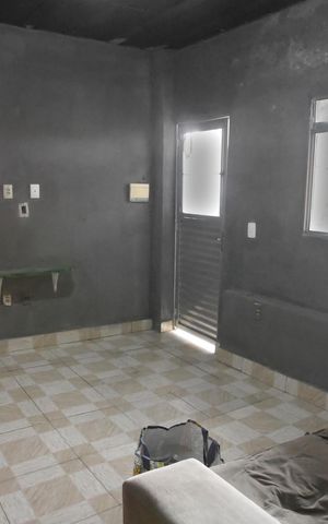 Casa à venda com 50m², 1 quarto e sem vaga Casa à venda com 50m², 1 quarto e sem vagaSala