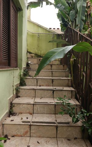 Casa à venda com 148m², 3 quartos e 6 vagasEscada