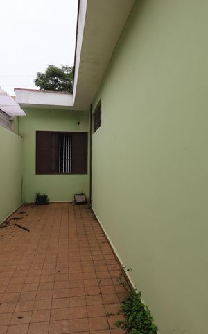 Casa à venda com 148m², 3 quartos e 6 vagasCorredor externo